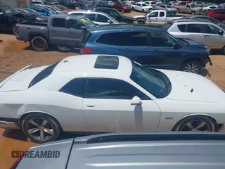 2014 Dodge Challenger R/T Plus z VIN 2C3CDYBT9EH293136, wystawiony jako IAAI lot #42264180 z przebiegiem 71 696 mil mil oraz . Historia ofert i sprzedaży dostępna na DreamBid. Obrazek 13.