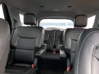 2024 Ford Explorer XLT with VIN 1FMSK8DH0RGA16880, listed as a Copart auction lot 43698245 with 5,783 mi miles and Clean Title. Bid and sale history available at carsss.com. Image 10.