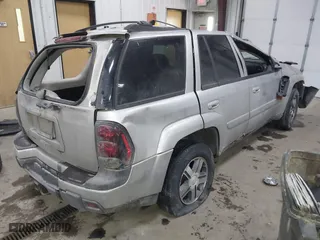 2005 Chevrolet TrailBlazer LT with VIN 1GNDT13SX52357796, listed as a IAAI auction lot 41510963 with 218,766 mi miles. Bid and sale history available at carsss.com. Image 4.