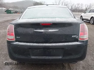 2013 Chrysler 300 S z VIN 2C3CCAGG2DH659829, wystawiony jako IAAI lot #41726809 z przebiegiem 149 908 mil mil oraz . Historia ofert i sprzedaży dostępna na DreamBid. Obrazek 17.