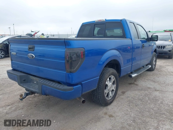 2009 Ford F-150 STX with VIN 1FTRX12W09KA69038, listed as a IAAI auction lot 41520939 with 220,092 mi miles. Bid and sale history available at carsss.com. Image 4.