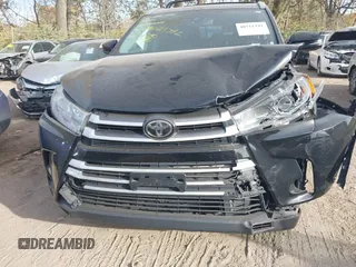 2017 Toyota Highlander XLE with VIN 5TDJZRFH6HS468478, listed as a IAAI auction lot 40711342 with 197,481 mi miles and . Bid and sale history available at DreamBid. Image 13.