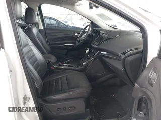 2015 Ford Escape Titanium z VIN 1FMCU0J91FUA27610, wystawiony jako IAAI lot #42095995 z przebiegiem 122 521 mil mil oraz . Historia ofert i sprzedaży dostępna na DreamBid. Obrazek 5.