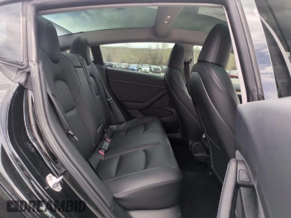 2023 Tesla Model 3 Performance z VIN 5YJ3E1ECXPF628019, wystawiony jako Copart lot #53554215 z przebiegiem 22 557 mil mil oraz Szkoda całkowita • Salvage title. Historia ofert i sprzedaży dostępna na DreamBid. Obrazek 10.