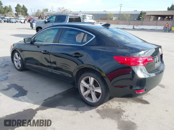 2013 Acura ILX Tech Pkg with VIN 19VDE1F7XDE007797, listed as a IAAI auction lot 41904415 with 240,310 mi miles. Bid and sale history available at carsss.com. Image 3.