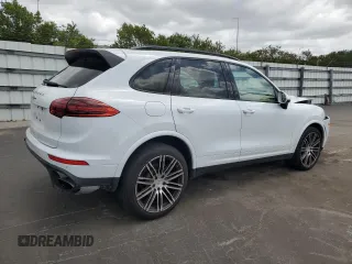 2017 Porsche Cayenne z VIN WP1AA2A20HKA90715, wystawiony jako Copart lot #53635315 z przebiegiem 131 703 mil mil oraz Szkody całkowita. Historia ofert i sprzedaży dostępna na DreamBid. Obrazek 3.