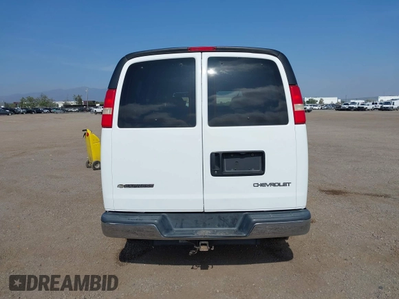 2006 Chevrolet Express Passenger with VIN 1GAHG35U061192639, listed as a IAAI auction lot 42465565 with 208,587 mi miles and . Bid and sale history available at DreamBid. Image 16.