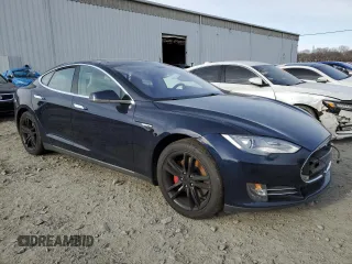 2014 Tesla Model S 60 with VIN 5YJSA1S14EFP35316, listed as a Copart auction lot 45397015 with 78,858 mi miles and Salvage title. Bid and sale history available at DreamBid. Image 4.