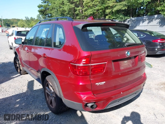 2013 BMW X5 xDrive35i z VIN 5UXZV4C50D0E14524, wystawiony jako IAAI lot #40151434 z przebiegiem 92 871 mil mil oraz . Historia ofert i sprzedaży dostępna na DreamBid. Obrazek 3.