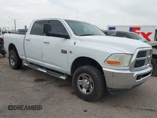 2010 Dodge 2500 SLT z VIN 3D7UT2CL7AG127292, wystawiony jako IAAI lot #42170229 z przebiegiem 205 839 mil mil oraz . Historia ofert i sprzedaży dostępna na DreamBid. Obrazek 1.