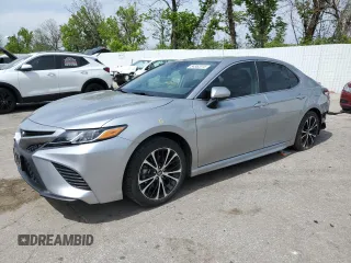 2020 Toyota Camry SE z VIN 4T1G11AK2LU927785, wystawiony jako Copart lot #54352015 z przebiegiem 46 045 mil mil oraz Szkoda całkowita • Salvage title. Historia ofert i sprzedaży dostępna na DreamBid. Obrazek 1.