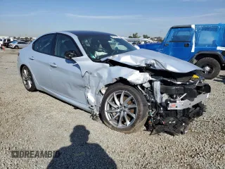 2023 Alfa Romeo Giulia Veloce z VIN ZARFAMBN7P7670885, wystawiony jako Copart lot #45810835 z przebiegiem Nie podano mil oraz Szkoda całkowita • Salvage title. Historia ofert i sprzedaży dostępna na DreamBid. Obrazek 4.