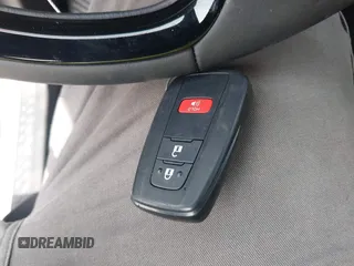 2022 Toyota C-HR XLE z VIN NMTKHMBX2NR144638, wystawiony jako IAAI lot #42063325 z przebiegiem 22 823 mil mil oraz . Historia ofert i sprzedaży dostępna na DreamBid. Obrazek 11.