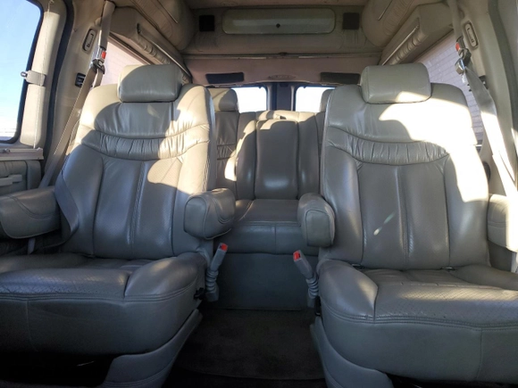 2005 GMC Savana Cargo Van YF7 Upfitter with VIN 1GDFH15T751187326, listed as a Copart auction lot 81948094 with 198,473 mi miles and Salvage Title. Bid and sale history available at carsss.com. Image 10.