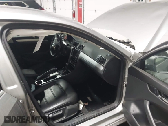 2013 Volkswagen Passat SE w/Sunroof & Nav with VIN 1VWBP7A30DC150018, listed as a IAAI auction lot 41580416 with 75,231 mi miles. Bid and sale history available at carsss.com. Image 5.