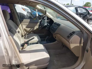 2002 Honda Civic EX with VIN 2HGES26772H557231, listed as a IAAI auction lot 42052816 with 187,616 mi miles. Bid and sale history available at carsss.com. Image 5.
