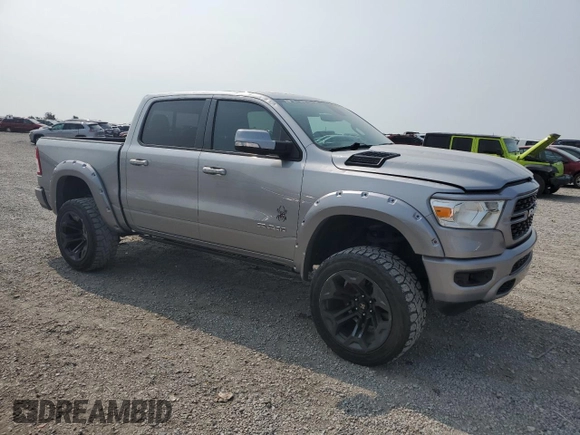 2022 Ram 1500 Big Horn z VIN 1C6SRFFT9NN135868, wystawiony jako Copart lot #59188485 z przebiegiem 30 589 mil mil oraz Szkoda całkowita • Salvage title. Historia ofert i sprzedaży dostępna na DreamBid. Obrazek 4.