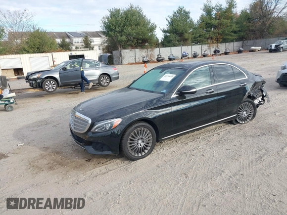2015 Mercedes-Benz C-Class C 300 Luxury with VIN 55SWF4KB5FU020462, listed as a IAAI auction lot 40770678 with 136,442 mi miles. Bid and sale history available at carsss.com. Image 19.
