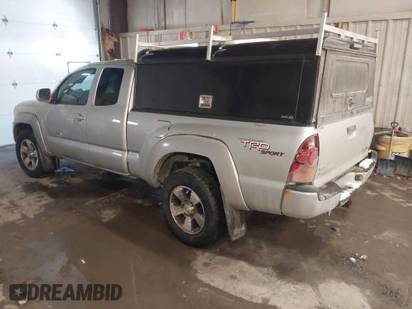 2006 Toyota Tacoma with VIN 5TEUU42N26Z318670, listed as a IAAI auction lot 41582774 with 214,539 mi miles. Bid and sale history available at carsss.com. Image 3.