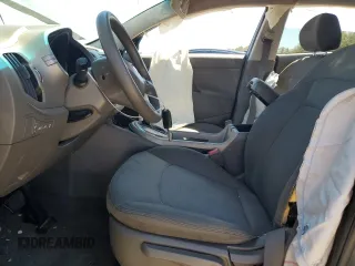 2015 Kia Sportage LX z VIN KNDPB3AC9F7696912, wystawiony jako Copart lot #49886235 z przebiegiem 178 324 mil mil oraz Szkoda całkowita • Salvage title. Historia ofert i sprzedaży dostępna na DreamBid. Obrazek 7.