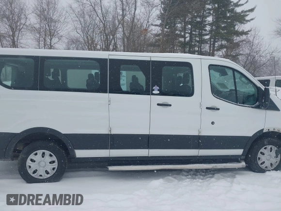 2019 Ford Transit Passenger XL z VIN 1FBZX2ZM4KKB53934, wystawiony jako IAAI lot #41260226 z przebiegiem 153 409 mil mil oraz . Historia ofert i sprzedaży dostępna na DreamBid. Obrazek 14.