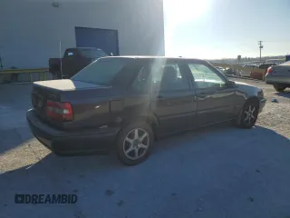 1998 Volvo S70 z VIN YV1LS553XW3480105, wystawiony jako Copart lot #83552564 z przebiegiem 200 181 mil mil oraz Nie do naprawy. Historia ofert i sprzedaży dostępna na DreamBid. Obrazek 3.