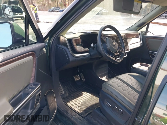 2022 Rivian R1T Adventure z VIN 7FCTGAAA8NN015369, wystawiony jako IAAI lot #41407842 z przebiegiem 22 507 mil mil oraz . Historia ofert i sprzedaży dostępna na DreamBid. Obrazek 5.