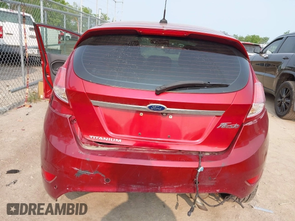 2015 Ford Fiesta Titanium z VIN 3FADP4FJ1FM171680, wystawiony jako IAAI lot #42383105 z przebiegiem 51 396 mil mil oraz . Historia ofert i sprzedaży dostępna na DreamBid. Obrazek 6.