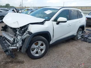 2020 Toyota RAV4 XLE with VIN JTMW1RFV0LD521893, listed as a IAAI auction lot 42701228 with 34,647 mi miles and . Bid and sale history available at DreamBid. Image 18.