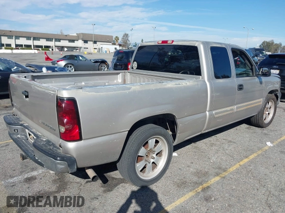 2005 Chevrolet Silverado 1500 LS with VIN 2GCEC19T051261530, listed as a IAAI auction lot 41624941 with 246,685 mi miles. Bid and sale history available at carsss.com. Image 4.