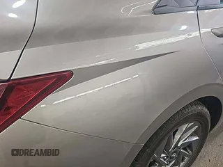 2024 Hyundai Elantra SEL z VIN KMHLM4DG8RU636246, wystawiony jako IAAI lot #42808858 z przebiegiem 37 872 mil mil oraz . Historia ofert i sprzedaży dostępna na DreamBid. Obrazek 20.