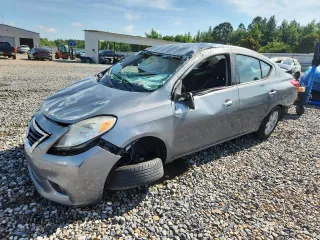 2014 Nissan Versa SV z VIN 3N1CN7AP4EL815009, wystawiony jako Copart lot #62710475 z przebiegiem Nie podano mil oraz Szkoda całkowita • Salvage title. Historia ofert i sprzedaży dostępna na DreamBid. Obrazek 1.