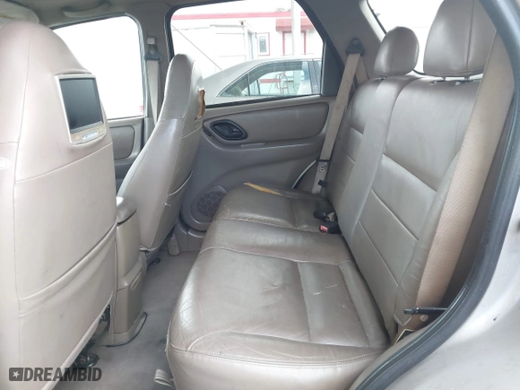 2001 Ford Escape XLT with VIN 1FMCU03101KD92811, listed as a IAAI auction lot 41589086 with 171,070 mi miles. Bid and sale history available at carsss.com. Image 8.