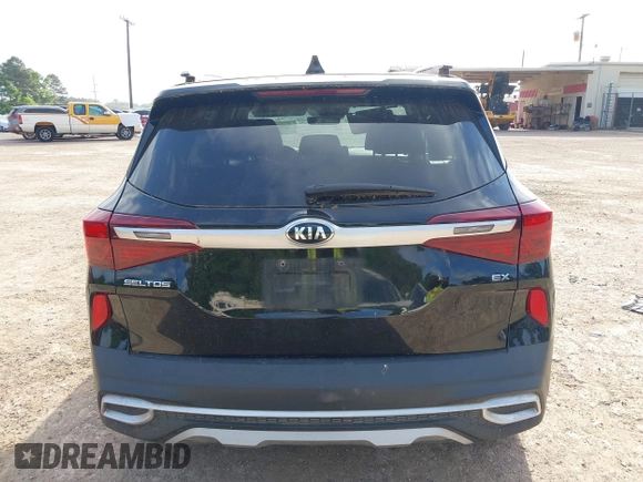 2021 Kia Seltos EX with VIN KNDERCAAXM7228380, listed as a IAAI auction lot 42015912 with 61,612 mi miles. Bid and sale history available at carsss.com. Image 17.