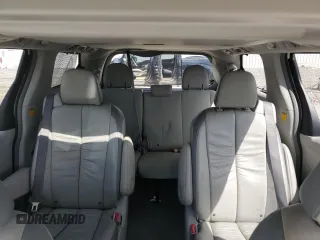 2011 Toyota Sienna XLE z VIN 5TDDK3DC1BS005600, wystawiony jako Copart lot #57795425 z przebiegiem 176 883 mil mil oraz Szkoda całkowita • Salvage title. Historia ofert i sprzedaży dostępna na DreamBid. Obrazek 10.