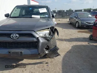 2014 Toyota 4Runner SR5 z VIN JTEZU5JR0E5071498, wystawiony jako IAAI lot #42050372 z przebiegiem 109 448 mil mil oraz . Historia ofert i sprzedaży dostępna na DreamBid. Obrazek 6.
