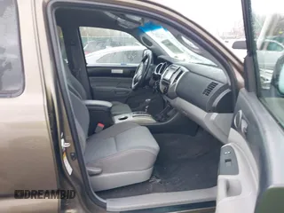 2015 Toyota Tacoma with VIN 3TMLU4EN1FM201554, listed as a IAAI auction lot 42008012 with 118,313 mi miles and . Bid and sale history available at DreamBid. Image 5.