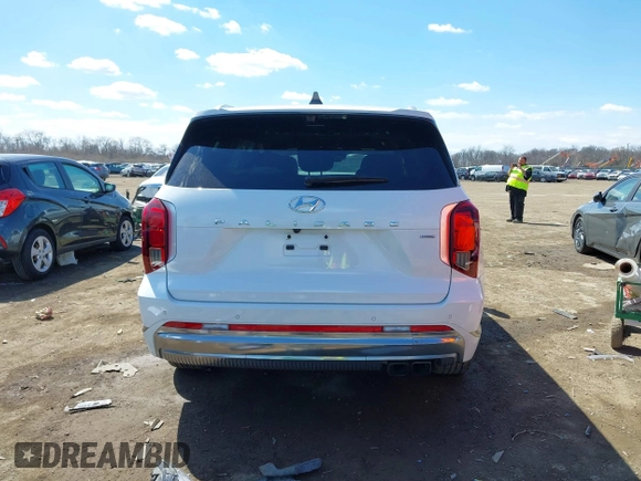 2024 Hyundai Palisade Calligraphy z VIN KM8R7DGE1RU760287, wystawiony jako IAAI lot #41901721 z przebiegiem 26 359 mil mil oraz . Historia ofert i sprzedaży dostępna na DreamBid. Obrazek 17.