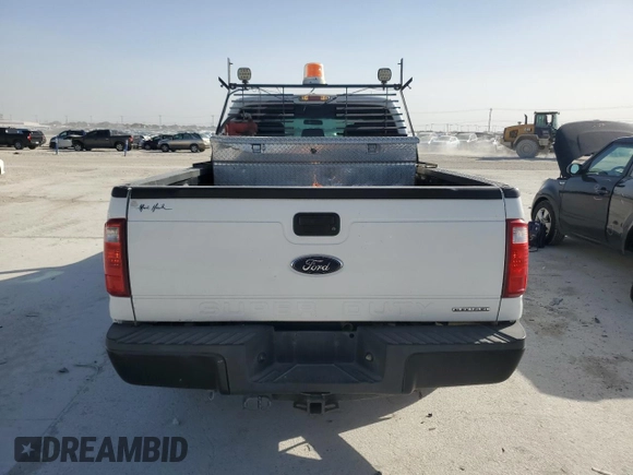 2015 Ford F-250 XL z VIN 1FT7W2A68FEA29317, wystawiony jako Copart lot #48425845 z przebiegiem 335 979 mil mil oraz Czysty tytuł • Clean title. Historia ofert i sprzedaży dostępna na DreamBid. Obrazek 6.