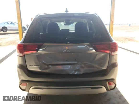 2020 Mitsubishi Outlander SE z VIN JA4AD3A3XLZ035349, wystawiony jako Copart lot #61215315 z przebiegiem 124 728 mil mil oraz Czysty tytuł • Clean title. Historia ofert i sprzedaży dostępna na DreamBid. Obrazek 6.