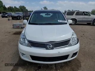 2008 Nissan Versa S z VIN 3N1BC13E18L371733, wystawiony jako Copart lot #57128955 z przebiegiem 166 182 mil mil oraz Szkoda całkowita • Salvage title. Historia ofert i sprzedaży dostępna na DreamBid. Obrazek 5.