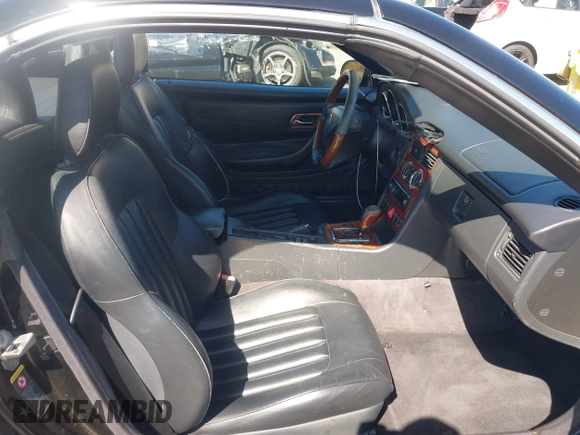 2004 Mercedes-Benz SLK 230/320 z VIN WDBKK65FX4F308099, wystawiony jako IAAI lot #42320907 z przebiegiem 173 122 mil mil oraz . Historia ofert i sprzedaży dostępna na DreamBid. Obrazek 8.