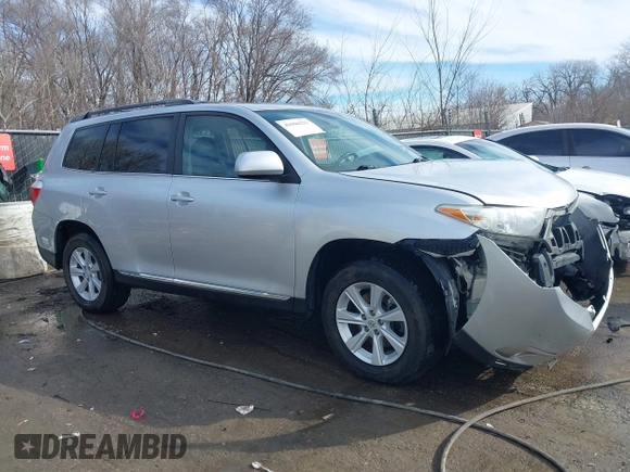 2011 Toyota Highlander z VIN 5TDBK3EH4BS044957, wystawiony jako IAAI lot #41696233 z przebiegiem 276 287 mil mil oraz . Historia ofert i sprzedaży dostępna na DreamBid. Obrazek 14.