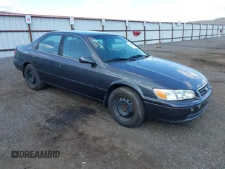 2000 Toyota Camry LE z VIN JT2BF22K4Y0236656, wystawiony jako IAAI lot #42476539 z przebiegiem 210 773 mil mil oraz . Historia ofert i sprzedaży dostępna na DreamBid. Obrazek 1.