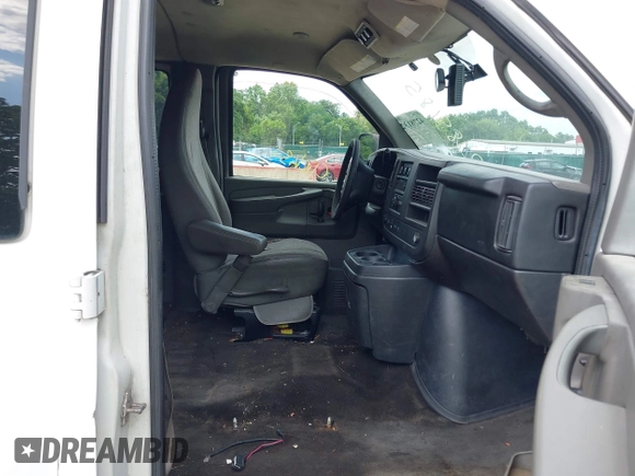 2011 Chevrolet Express Passenger 1LT z VIN 1GAZG1FG7B1171122, wystawiony jako IAAI lot #42781322 z przebiegiem 262 838 mil mil oraz . Historia ofert i sprzedaży dostępna na DreamBid. Obrazek 5.