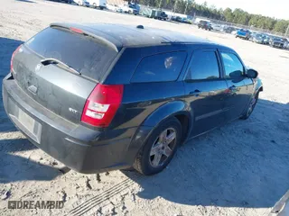 2005 Dodge Magnum SE with VIN 2D4FV48V35H581809, listed as a IAAI auction lot 41261089 with 1 mi miles. Bid and sale history available at carsss.com. Image 4.