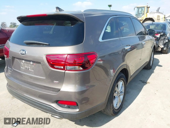 2019 Kia Sorento L with VIN 5XYPG4A35KG438309, listed as a IAAI auction lot 41539011 with 73,312 mi miles. Bid and sale history available at carsss.com. Image 4.