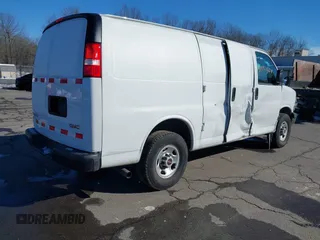 2022 GMC Savana Cargo Van with VIN 1GTW7AFP0N1140082, listed as a IAAI auction lot 41532664 with 51,991 mi miles. Bid and sale history available at carsss.com. Image 4.