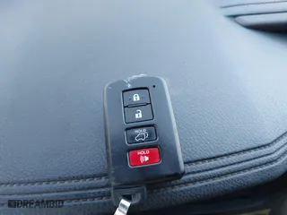 2014 Toyota Highlander XLE with VIN 5TDKKRFH9ES034849, listed as a IAAI auction lot 41792720 with 171,521 mi miles. Bid and sale history available at carsss.com. Image 11.