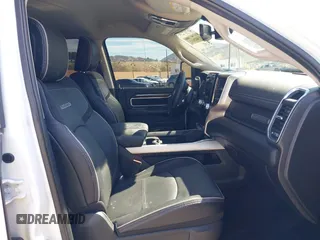 2024 Ram 2500 Laramie z VIN 3C6UR5FL2RG267971, wystawiony jako IAAI lot #41707239 z przebiegiem 22 898 mil mil oraz . Historia ofert i sprzedaży dostępna na DreamBid. Obrazek 5.